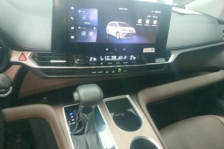 Used Toyota Granvia 2024 2.5L Hybrid Comfort Edition Audio And AC Panel