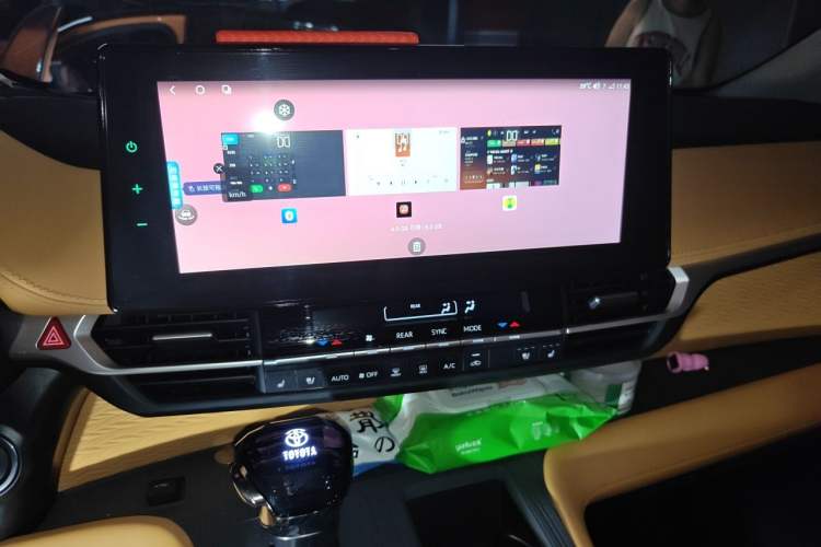 Used Toyota Granvia 2024 2.5L Hybrid Comfort Edition Audio And AC Panel