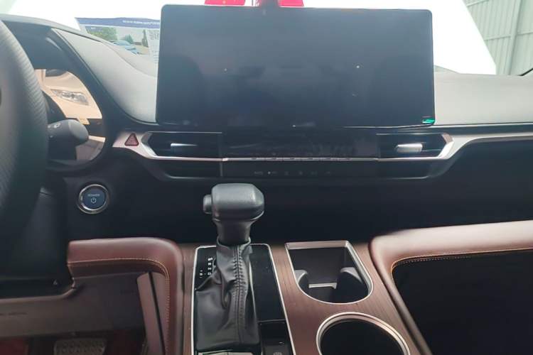 Used Toyota Granvia 2024 2.5L Hybrid Comfort Edition Audio And AC Panel