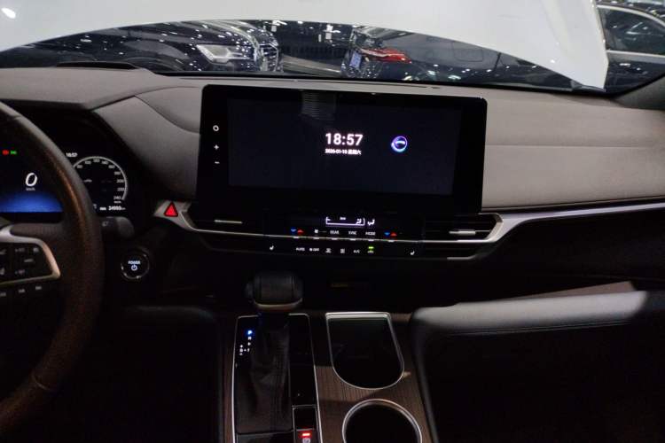 Used Toyota Granvia 2024 2.5L Hybrid Prestige PLUS Four-Wheel Drive Version Audio And AC Panel