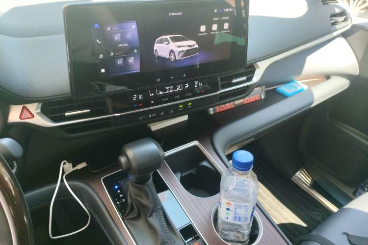 Used Toyota Granvia 2024 2.5L Hybrid Luxury Edition Audio And AC Panel