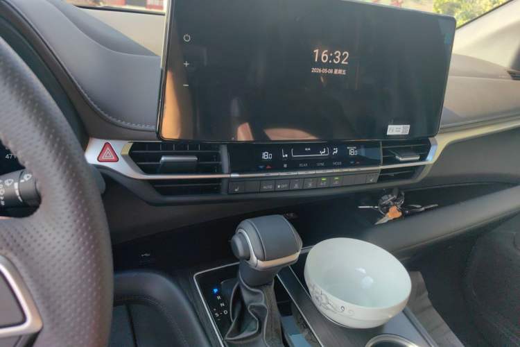Used Toyota Granvia 2024 2.5L Hybrid Prestige PLUS Four-Wheel Drive Version Audio And AC Panel