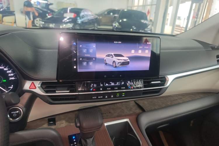 Used Toyota Granvia 2024 2.5L Hybrid Comfort Edition Audio And AC Panel