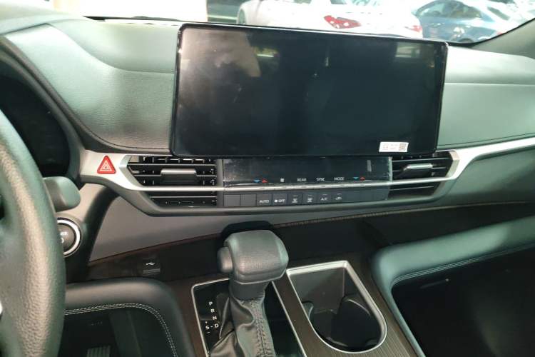 Used Toyota Granvia 2024 2.5L Hybrid Comfort Edition Audio And AC Panel
