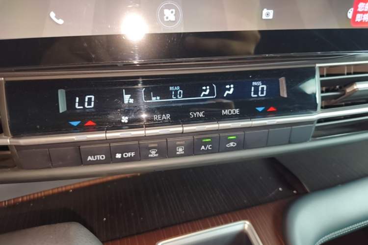 Used Toyota Granvia 2024 2.5L Hybrid Luxury Edition Audio And AC Panel