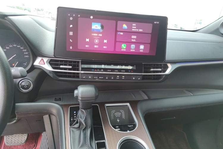 Used Toyota Granvia 2024 2.5L Hybrid Luxury Edition Audio And AC Panel
