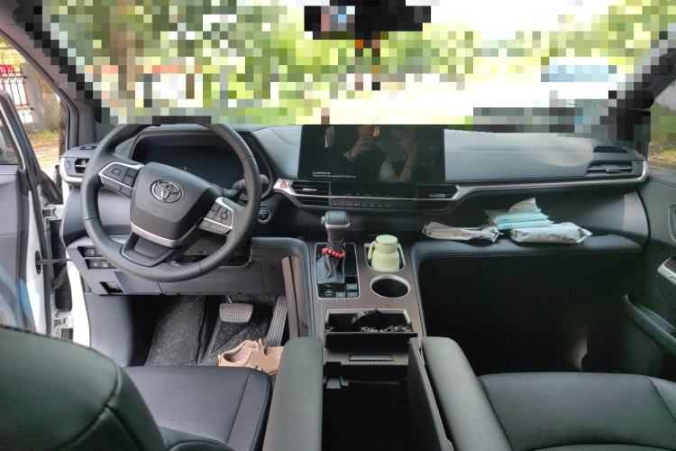 Used Toyota Granvia 2024 2.5L Hybrid Prestige PLUS Four-Wheel Drive Version Center Console