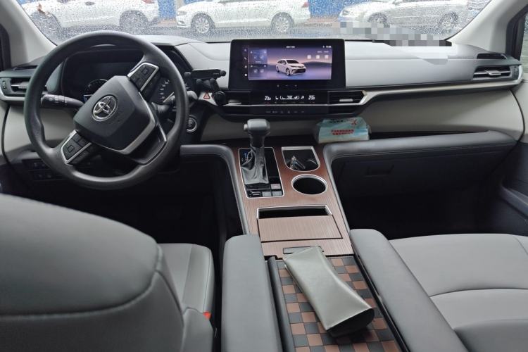 Used Toyota Granvia 2024 2.5L Hybrid Comfort Edition Center Console