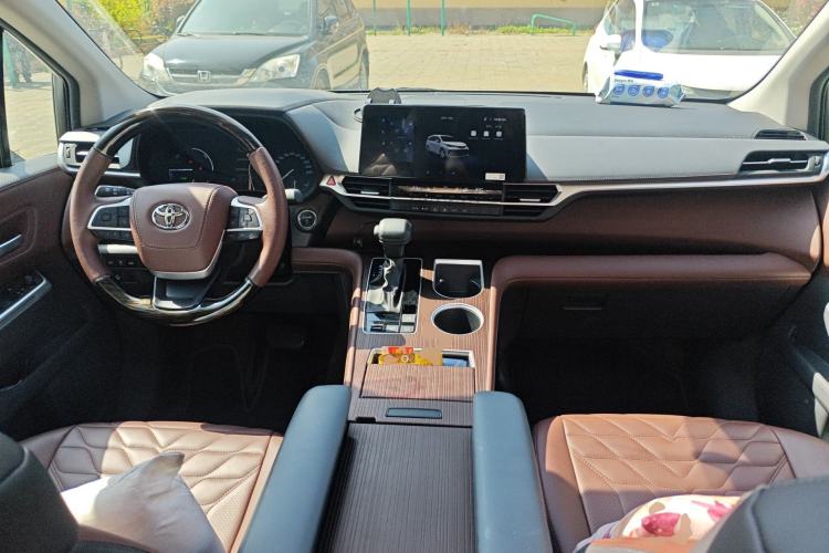 Used Toyota Granvia 2024 2.5L Hybrid Comfort Edition Center Console
