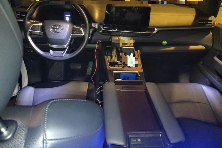Used Toyota Granvia 2024 2.5L Hybrid Luxury Edition Center Console