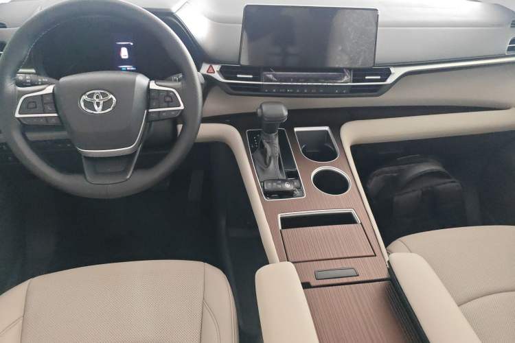 Used Toyota Granvia 2024 2.5L Hybrid Comfort Edition Center Console