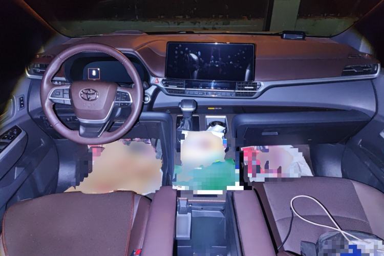 Used Toyota Granvia 2024 2.5L Hybrid Prestige PLUS Four-Wheel Drive Version Center Console
