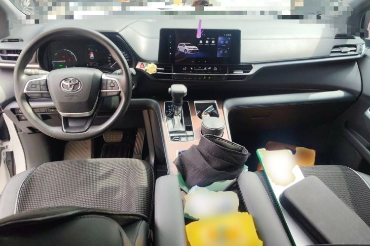 Used Toyota Granvia 2024 2.5L Hybrid Luxury Edition Center Console