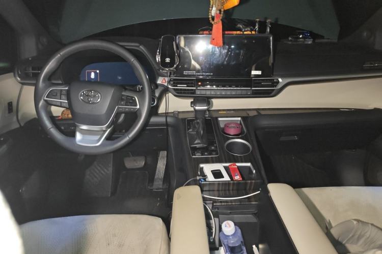 Used Toyota Granvia 2024 2.5L Hybrid Prestige PLUS Edition Center Console