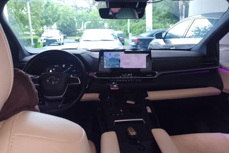 Used Toyota Granvia 2024 2.5L Hybrid Prestige PLUS Four-Wheel Drive Version Center Console