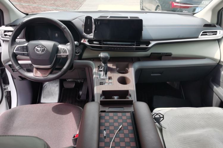 Used Toyota Granvia 2024 2.5L Hybrid Comfort Edition Center Console