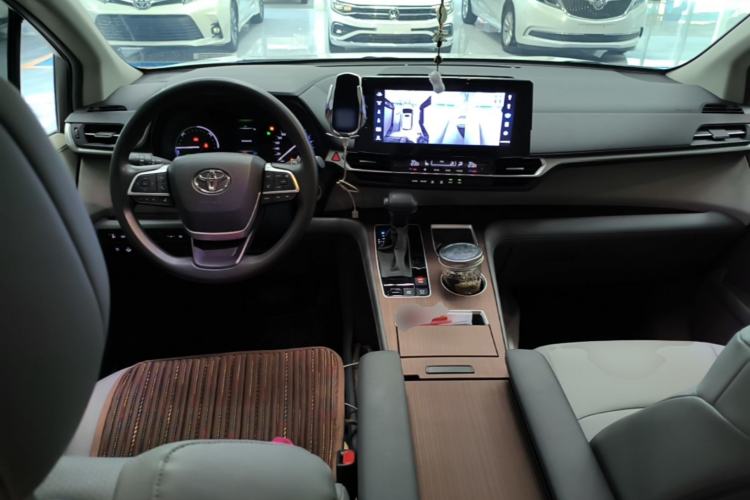 Used Toyota Granvia 2024 2.5L Hybrid Comfort Edition Center Console