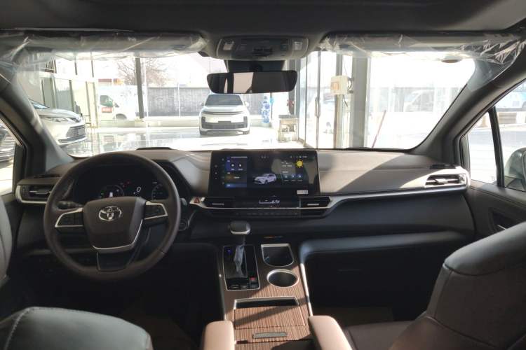 Used Toyota Granvia 2024 2.5L Hybrid Prestige PLUS Four-Wheel Drive Version Center Console