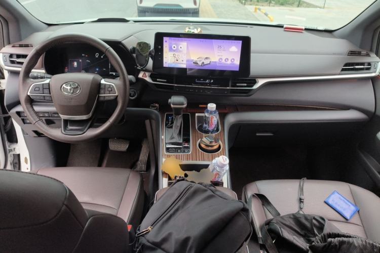 Used Toyota Granvia 2024 2.5L Hybrid Prestige PLUS Four-Wheel Drive Version Center Console