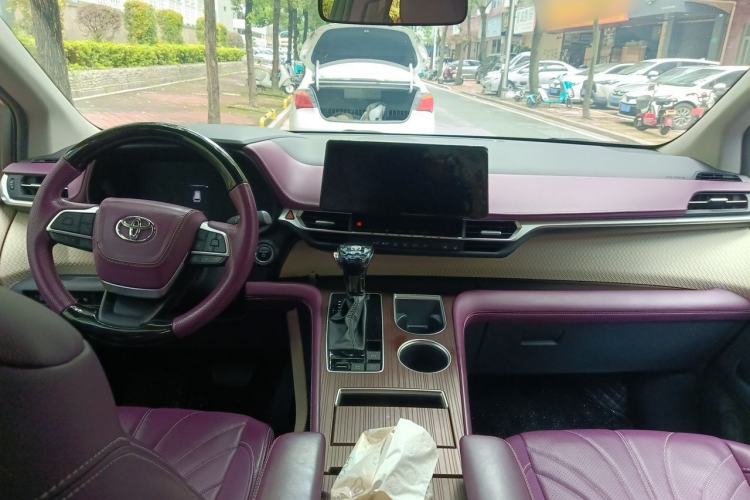 Used Toyota Granvia 2024 2.5L Hybrid Comfort Edition Center Console