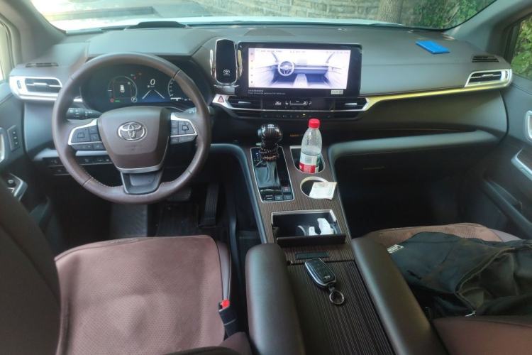 Used Toyota Granvia 2024 2.5L Hybrid Prestige PLUS Four-Wheel Drive Version Center Console