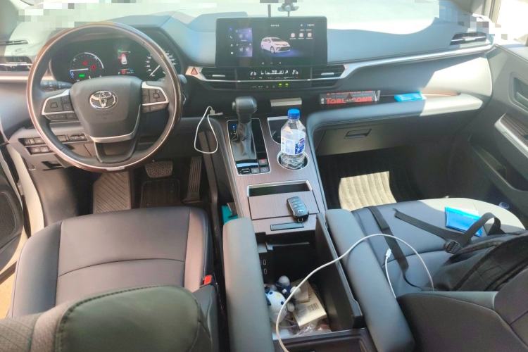 Used Toyota Granvia 2024 2.5L Hybrid Luxury Edition Center Console