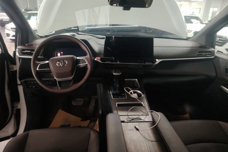 Used Toyota Granvia 2024 2.5L Hybrid Prestige PLUS Four-Wheel Drive Version Center Console