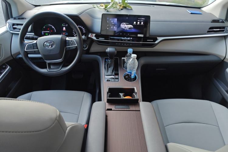 Used Toyota Granvia 2024 2.5L Hybrid Comfort Edition Center Console