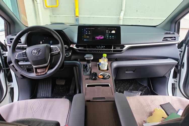 Used Toyota Granvia 2024 2.5L Hybrid Prestige PLUS Four-Wheel Drive Version Center Console