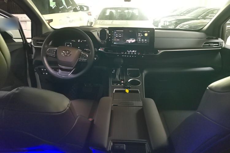 Used Toyota Granvia 2024 2.5L Hybrid Prestige PLUS Four-Wheel Drive Version Center Console