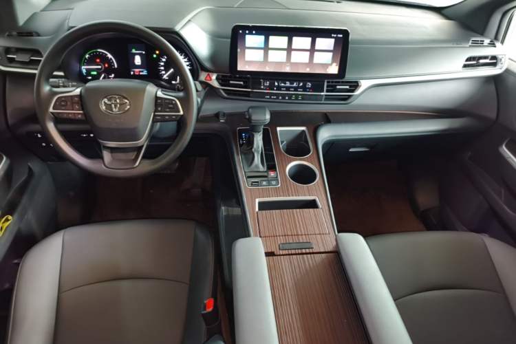 Used Toyota Granvia 2024 2.5L Hybrid Luxury Edition Center Console