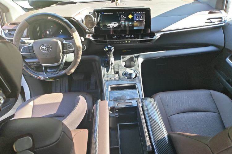 Used Toyota Granvia 2024 2.5L Hybrid Prestige PLUS Four-Wheel Drive Version Center Console