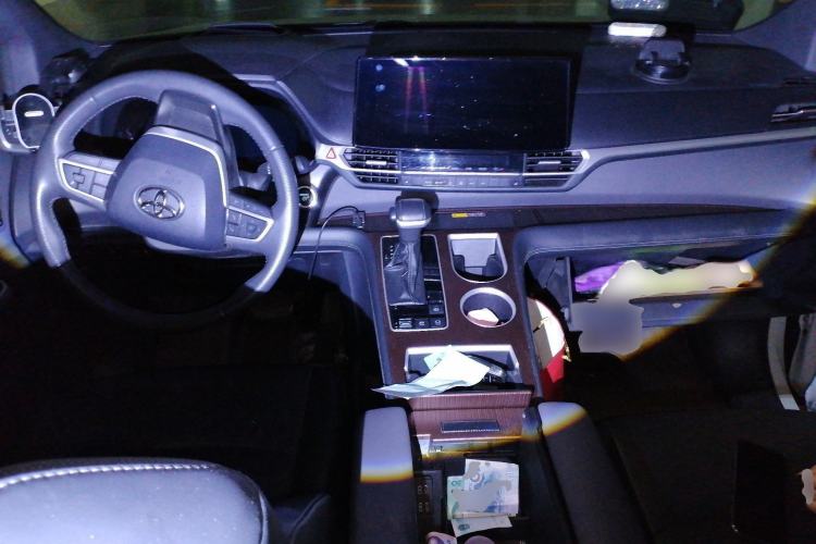 Used Toyota Granvia 2024 2.5L Hybrid Prestige PLUS Edition Center Console