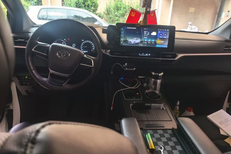 Used Toyota Granvia 2024 2.5L Hybrid Prestige PLUS Four-Wheel Drive Version Center Console