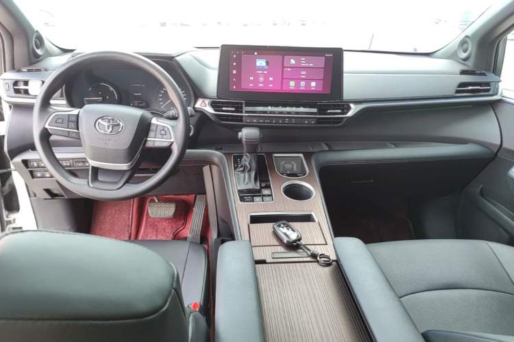 Used Toyota Granvia 2024 2.5L Hybrid Luxury Edition Center Console