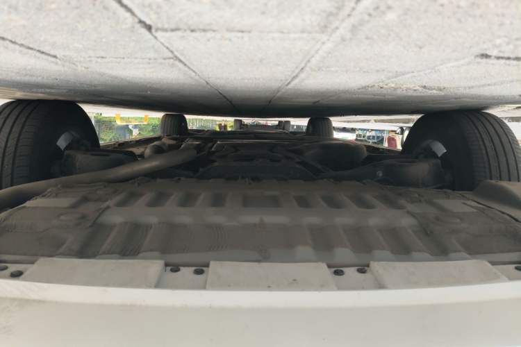 Used Toyota Granvia 2024 2.5L Hybrid Prestige PLUS Four-Wheel Drive Version Chassis Rear