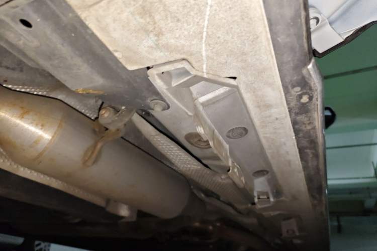 Used Toyota Granvia 2024 2.5L Hybrid Luxury Edition Chassis Rear Right