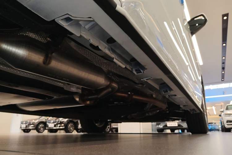 Used Toyota Granvia 2024 2.5L Hybrid Comfort Edition Chassis Rear Right