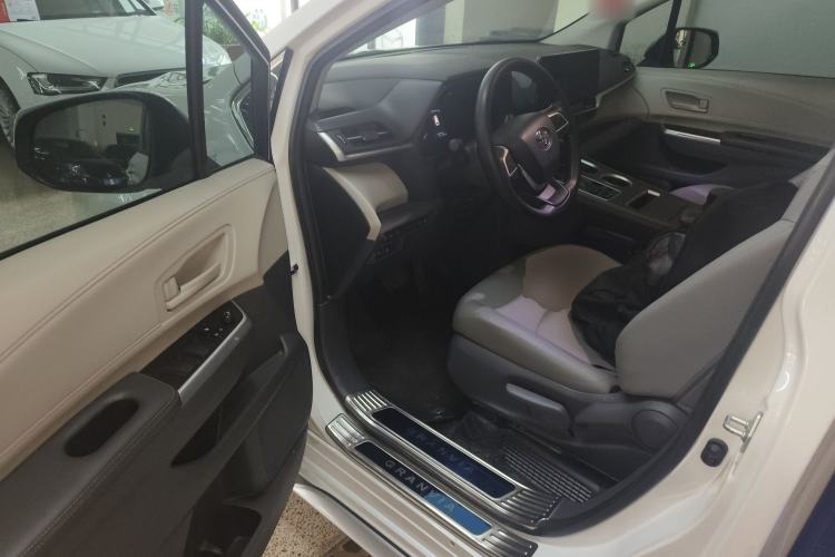 Used Toyota Granvia 2024 2.5L Hybrid Comfort Edition Driver Seat