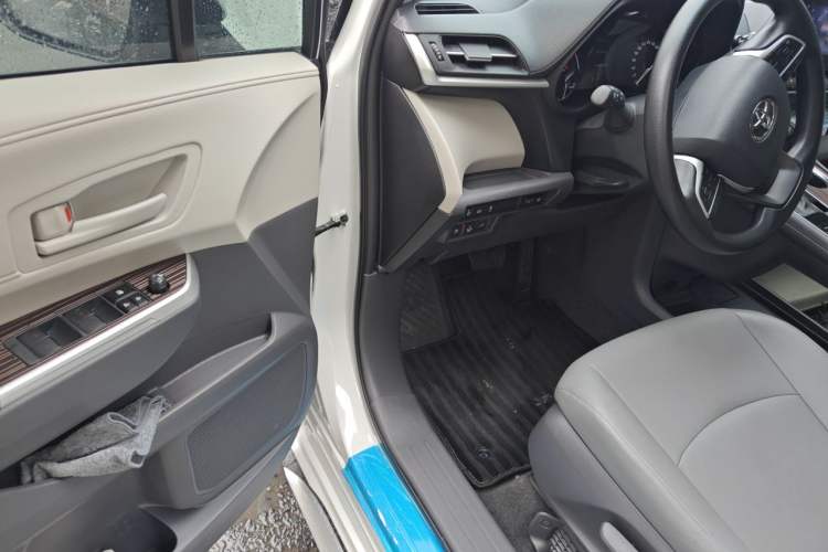 Used Toyota Granvia 2024 2.5L Hybrid Comfort Edition Driver Seat