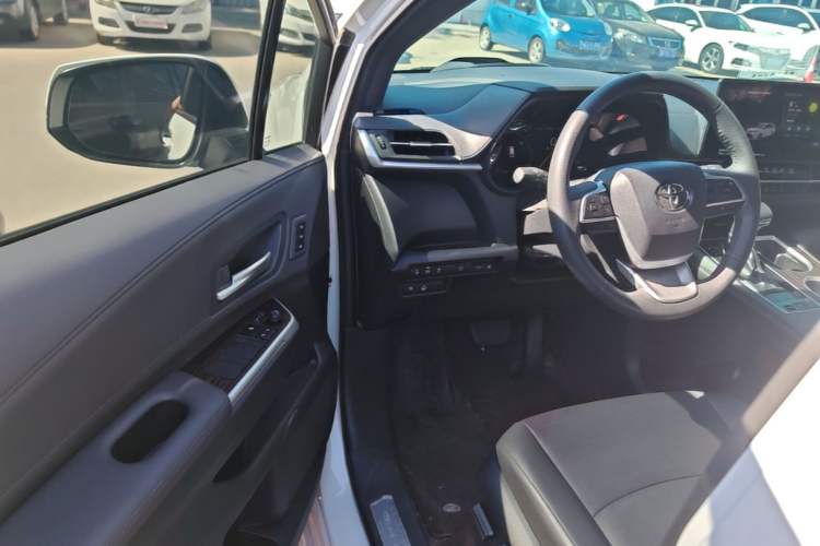 Used Toyota Granvia 2024 2.5L Hybrid Prestige PLUS Edition Driver Seat