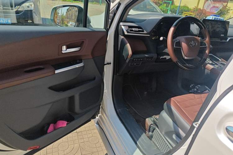 Used Toyota Granvia 2024 2.5L Hybrid Comfort Edition Driver Seat