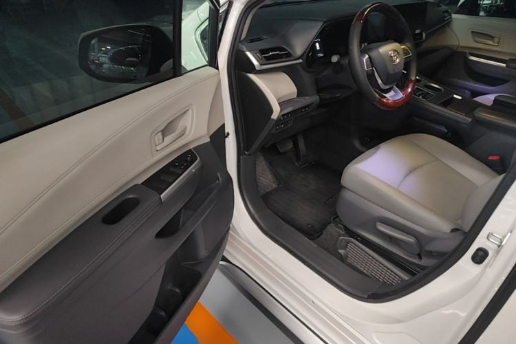 Used Toyota Granvia 2024 2.5L Hybrid Comfort Edition Driver Seat