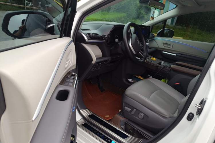 Used Toyota Granvia 2024 2.5L Hybrid Comfort Edition Driver Seat