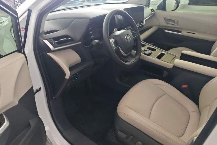 Used Toyota Granvia 2024 2.5L Hybrid Comfort Edition Driver Seat