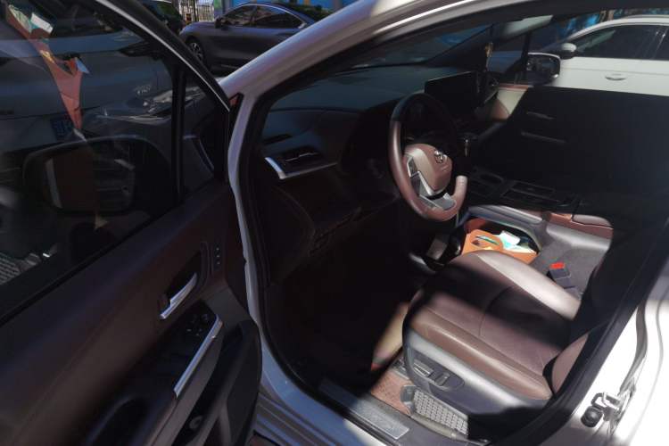 Used Toyota Granvia 2024 2.5L Hybrid Prestige PLUS Four-Wheel Drive Version Driver Seat