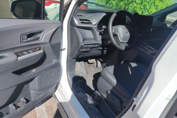Used Toyota Granvia 2024 2.5L Hybrid Comfort Edition Driver Seat