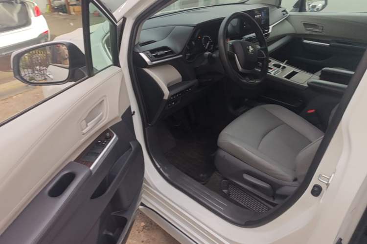 Used Toyota Granvia 2024 2.5L Hybrid Comfort Edition Driver Seat