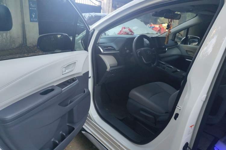 Used Toyota Granvia 2024 2.5L Hybrid Comfort Edition Driver Seat