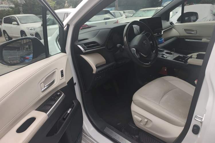 Used Toyota Granvia 2024 2.5L Hybrid Prestige ULTRA Edition Driver Seat